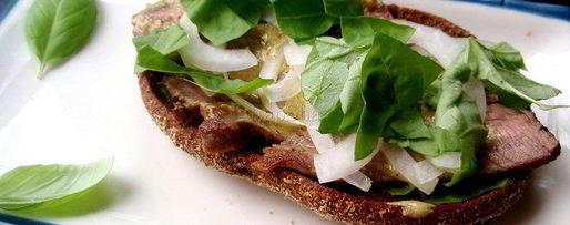 Шаг 7: сэндвича с говядиной, лисичками и горчичным соусом