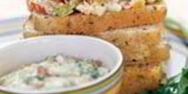 Рецепт сэндвича с куриным салатом и миндалем