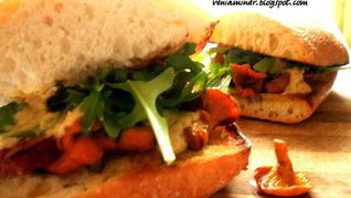 Рецепт Сэндвича с лисичками, краковской колбасой и розмарином