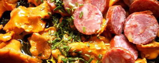 Шаг 2: сэндвича с лисичками, краковской колбасой и розмарином