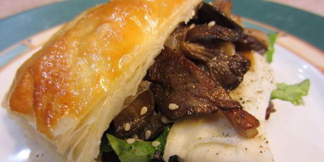 Рецепт сэндвича с моцареллой, грибами и соусом нисуаз