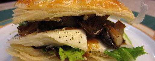 Шаг 15: сэндвича с моцареллой, грибами и соусом нисуаз