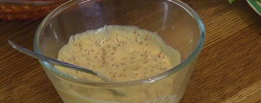 Шаг 3: сэндвича с рыбой в кляре и листьями салата