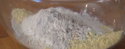 Шаг 4: сэндвича с рыбой в кляре и листьями салата