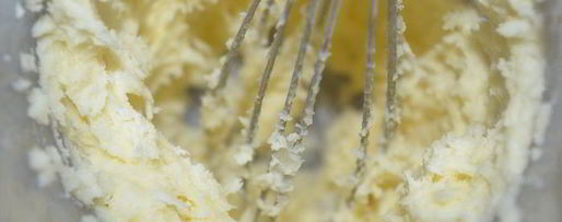 Шаг 10: сэндвича виктории с клубничныма джемома и сливочныма кремома