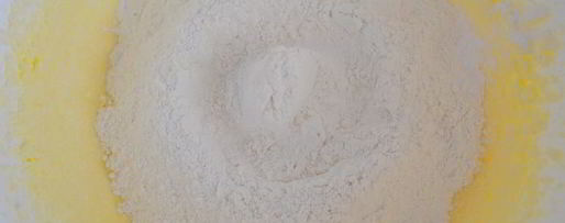 Шаг 4: сэндвича виктории с клубничныма джемома и сливочныма кремома