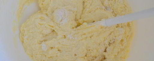 Шаг 5: сэндвича виктории с клубничныма джемома и сливочныма кремома