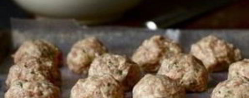 Шаг 1: сэндвичей с фрикадельками, сыром и луком