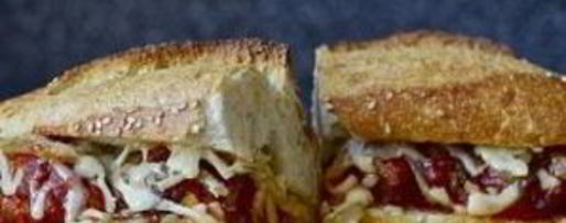 Шаг 5: сэндвичей с фрикадельками, сыром и луком