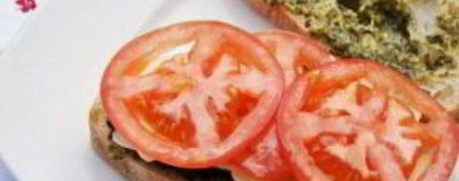 Шаг 3: сэндвичей с помидорами, соусом и сыром