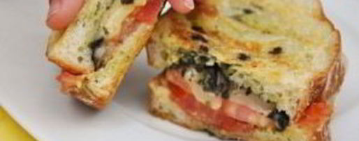 Шаг 5: сэндвичей с помидорами, соусом и сыром