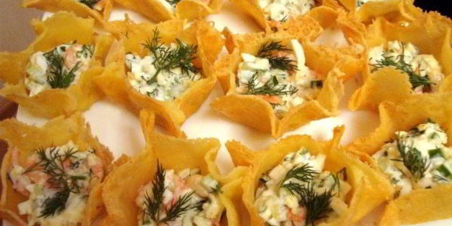 Рецепт сырных тарталеток с салатом из креветок