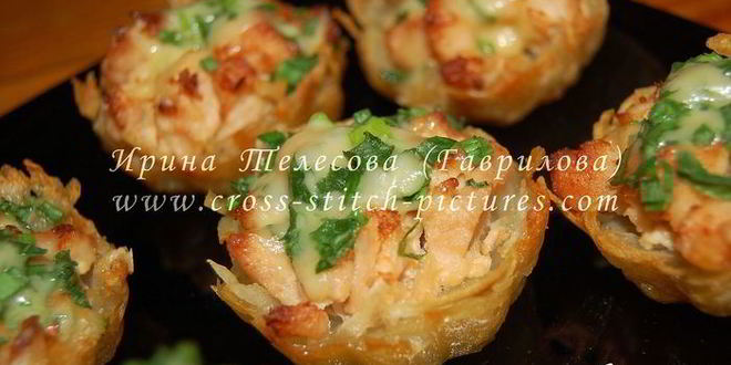 Рецепт тарталеток из картофеля с куриным филе под чесночно-сырным соусом