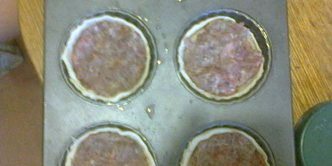 Рецепт тарталеток из слоеного теста с фаршем