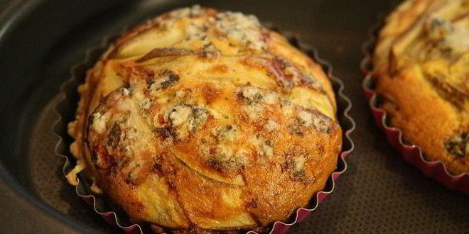 Рецепт тарталеток из слоеного теста с грушей и голубым сыром