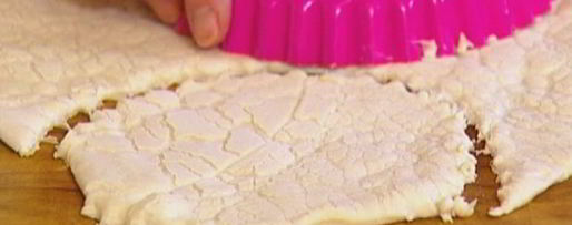 Шаг 3: тарталеток из слоеного теста с грушей и голубым сыром