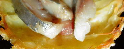 Шаг 4: тарталеток картофельных с селедкой и икрой