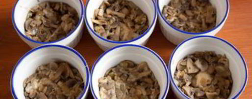 Шаг 3: тарталеток-перевертышей с шампиньонами