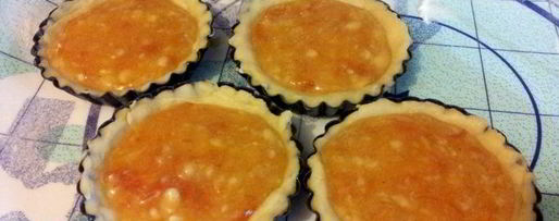 Шаг 2: тарталеток с абрикосовым джемом и бананом