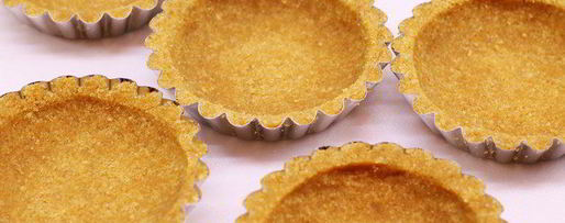 Шаг 1: тарталеток с киви и клубникой