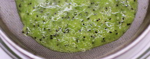 Шаг 2: тарталеток с киви и клубникой