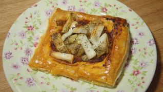 Рецепт Тарталеток с козьим сыром, артишоками и соусом песто