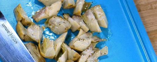 Шаг 3: тарталеток с козьим сыром, артишоками и соусом песто