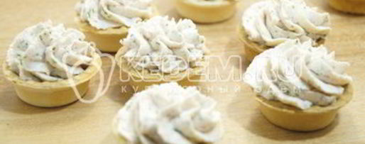 Шаг 4: тарталеток с паштетом из крабового мяса