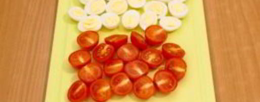 Шаг 8: тарталеток с печеночным муссом, перепелиными яйцами и помидорами черри