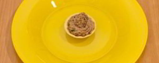 Шаг 9: тарталеток с печеночным муссом, перепелиными яйцами и помидорами черри