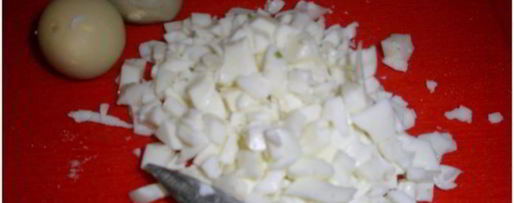 Шаг 2: тарталеток с печенью трески и яйцом, зеленым луком и укропом