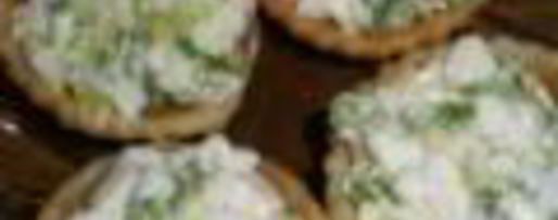 Шаг 5: тарталеток с печенью трески и яйцом, зеленым луком и укропом