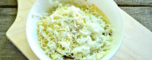 Шаг 2: тарталеток с пикантным салатом и черной икрой