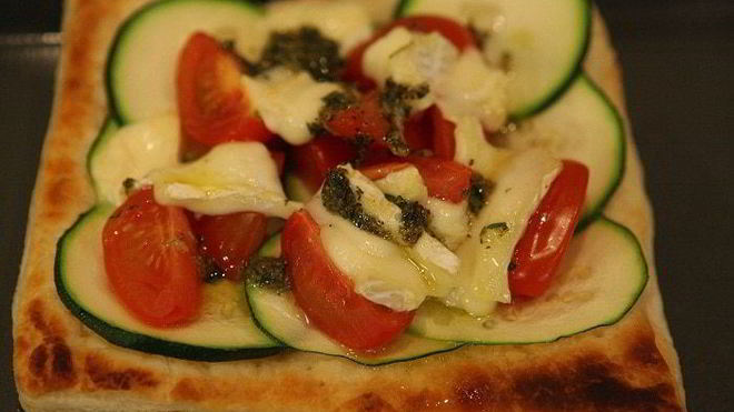 Рецепт Тарталеток с цукини, помидорами и сыром бри