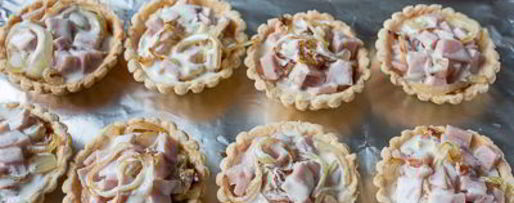 Шаг 19: тарталеток с ветчиной и луком