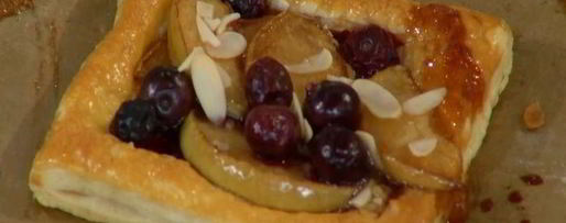 Шаг 11: тарталеток с яблоками и голубикой