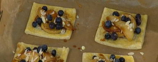 Шаг 10: тарталеток с яблоками и голубикой