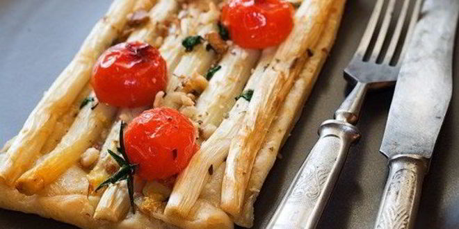 Рецепт тарталеток со спаржей, моцареллой и пармезаном