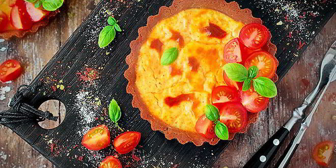 Рецепт сырного тарта с паприкой и черри