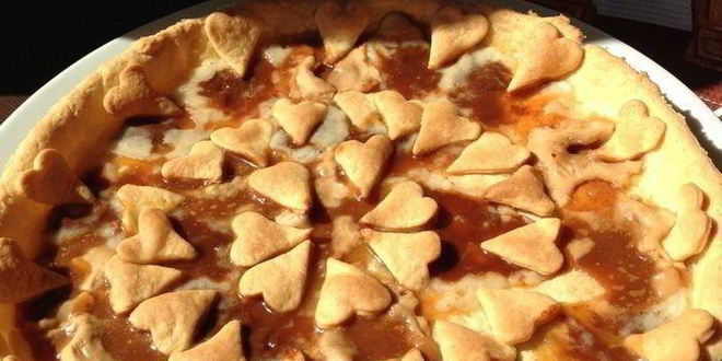 Рецепт тарта из творожного теста с карамельками