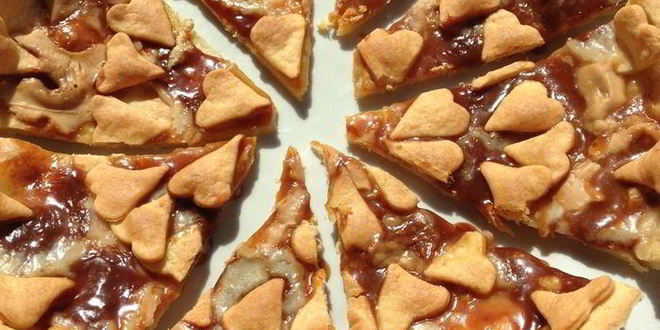 Рецепт тарта из творожного теста с карамельками