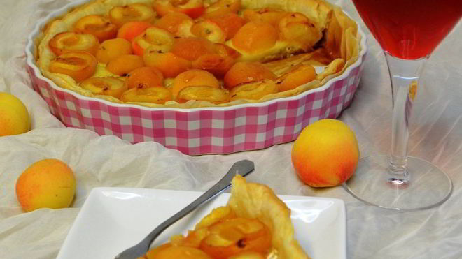 Рецепт Тарта с камамбером и абрикосами