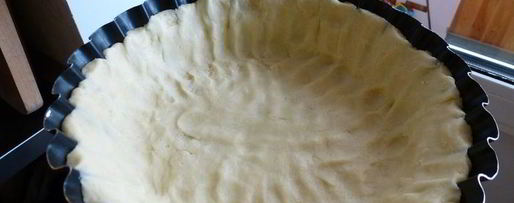 Шаг 1: тарта с малиной, заварным кремом и шоколадной прослойкой