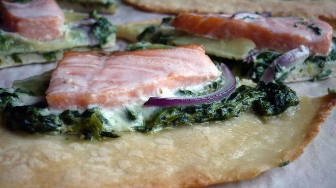 Рецепт Тарта с семгой и шпинатом Цветы за окном