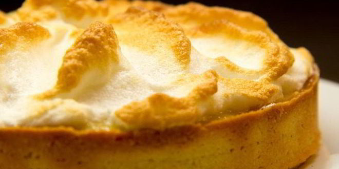 Рецепт тарта с ванильной грушей и заварным кремом под шапочкой из мереги