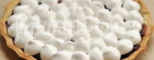 Шаг 16: тарта с вишней и меренгой