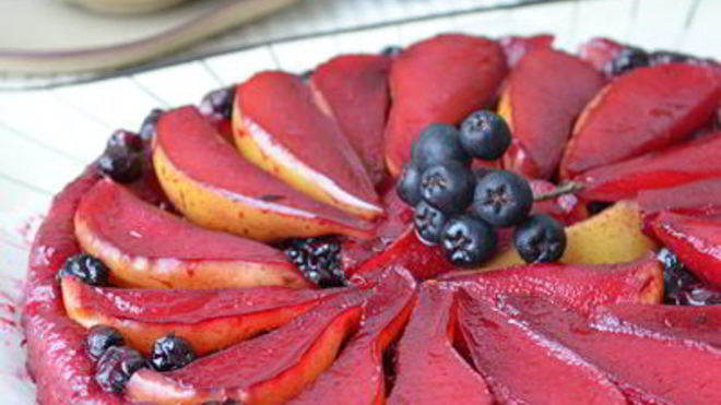 Рецепт Тарта Татен с грушами и черноплодной рябиной