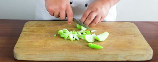 Шаг 2: тартинок со скумбрией и яблоком