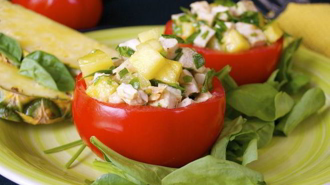 Рецепт Томатов, фаршированных гавайским куриным салатом