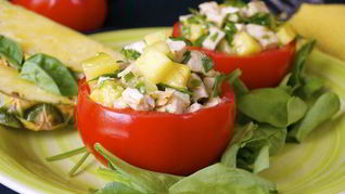 Рецепт Томатов, фаршированных гавайским куриным салатом